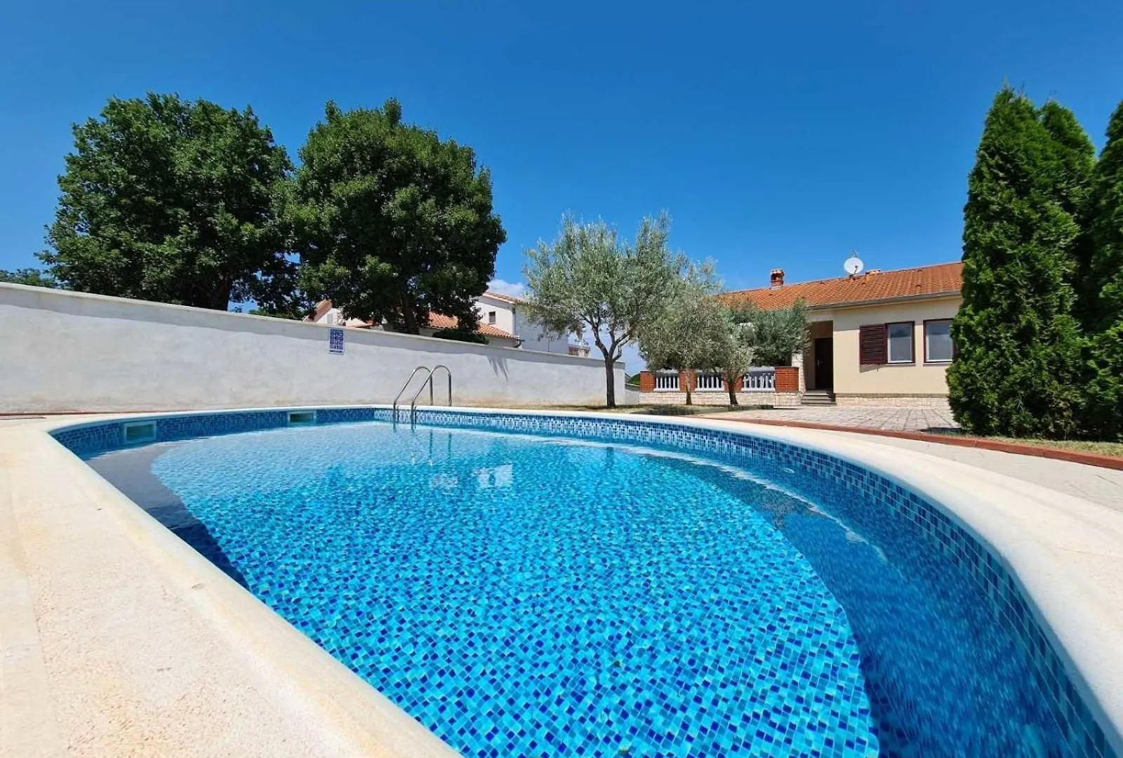 Ferienhaus Mit Privatpool Fuer 7 Personen Ca 90 Qm In Pavicini, Istrien Suedkueste Von Istrien Croatia